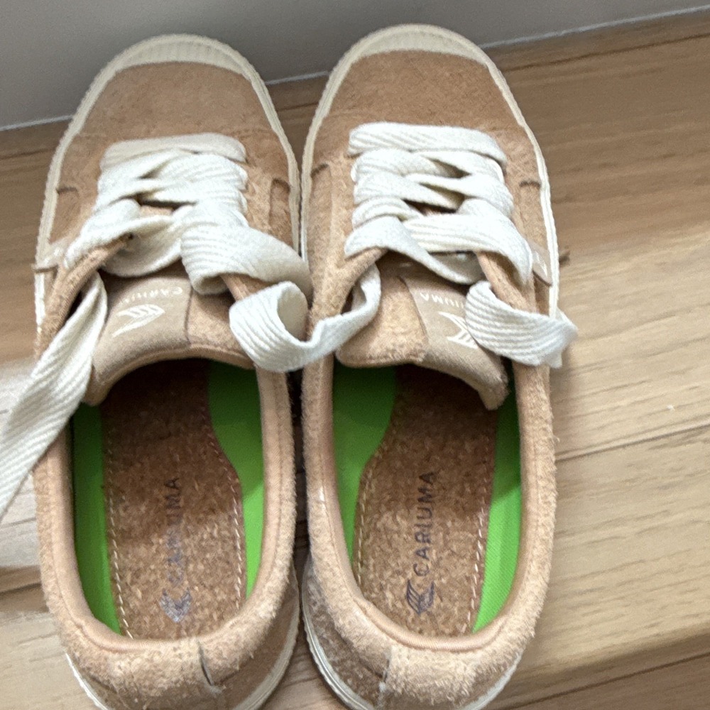 Cariuma Beige Suede Low Top Lace-Up Sneakers 100117N34W070 - Picture 8 of 9